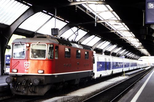 スペインのタルゴはスイスまで乗り入れた（2000年 筆者撮影）