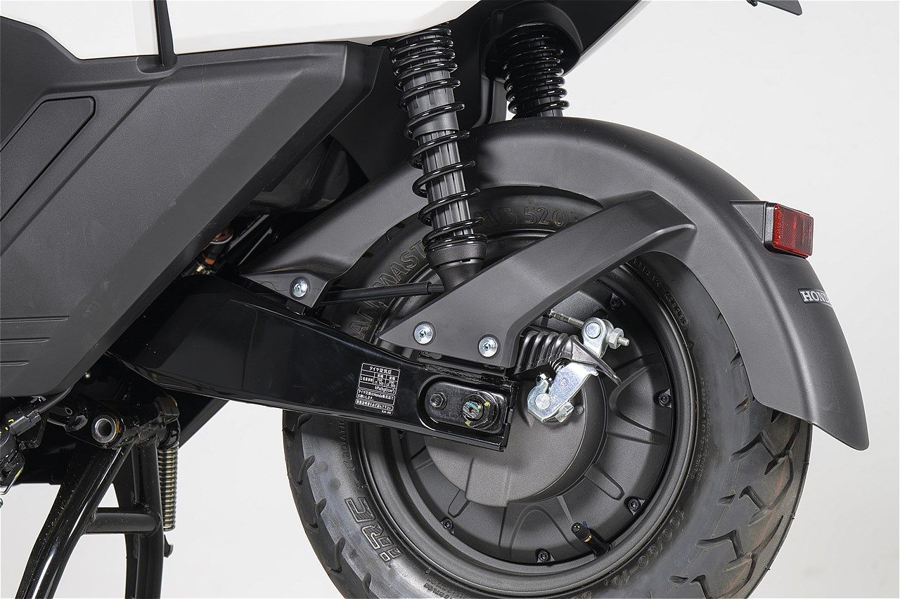 原付一種のホンダ新型電動スクーター｢アイコンe:｣（写真：ホンダモーターサイクルジャパン）