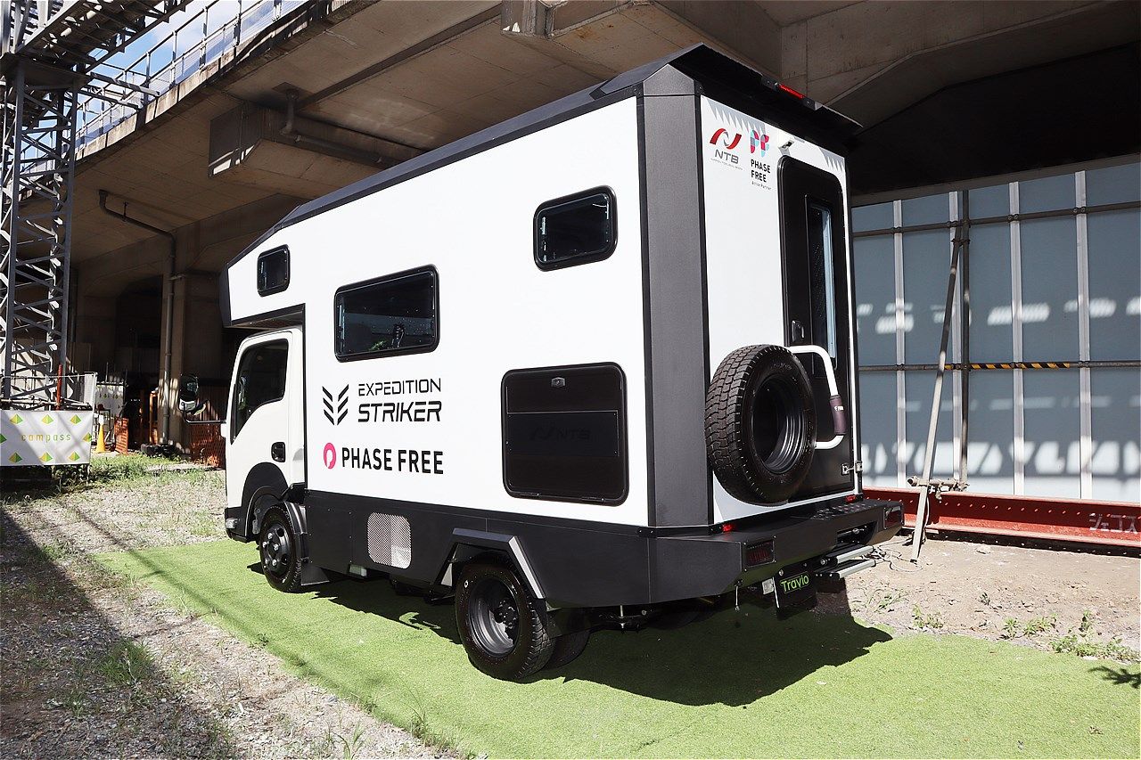 日本特種ボディーの新作キャンピングカー「エクスペディション ストライカー」（筆者撮影）