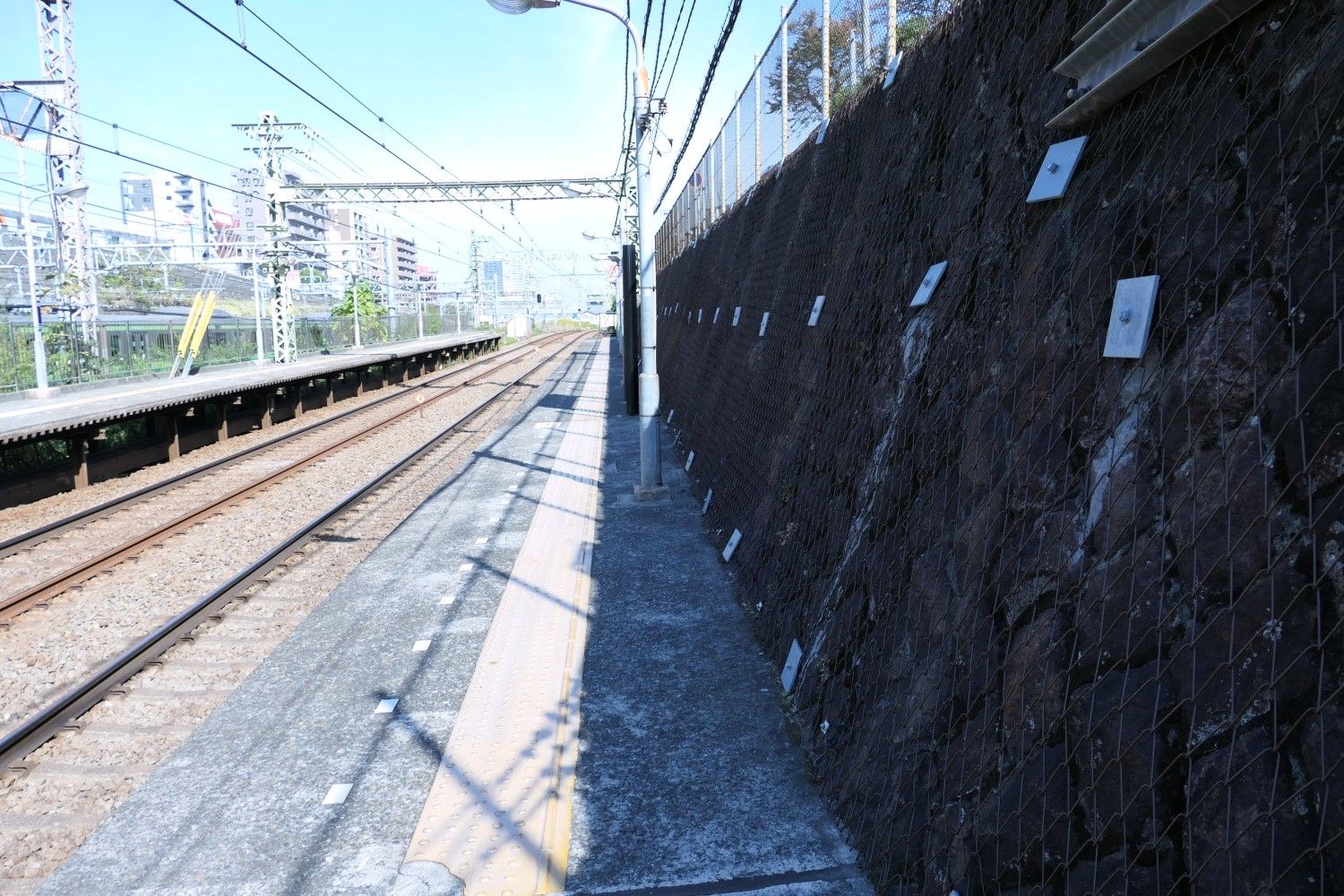 神奈川駅のホーム