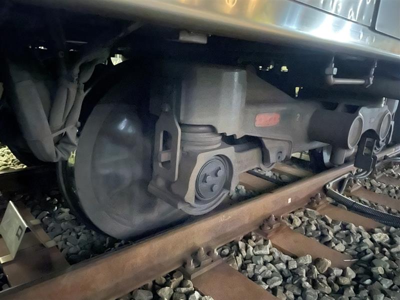 回送列車（5000系5101編成）は最後尾車両の連結面寄りの台車が脱線した（写真：東急電鉄）
