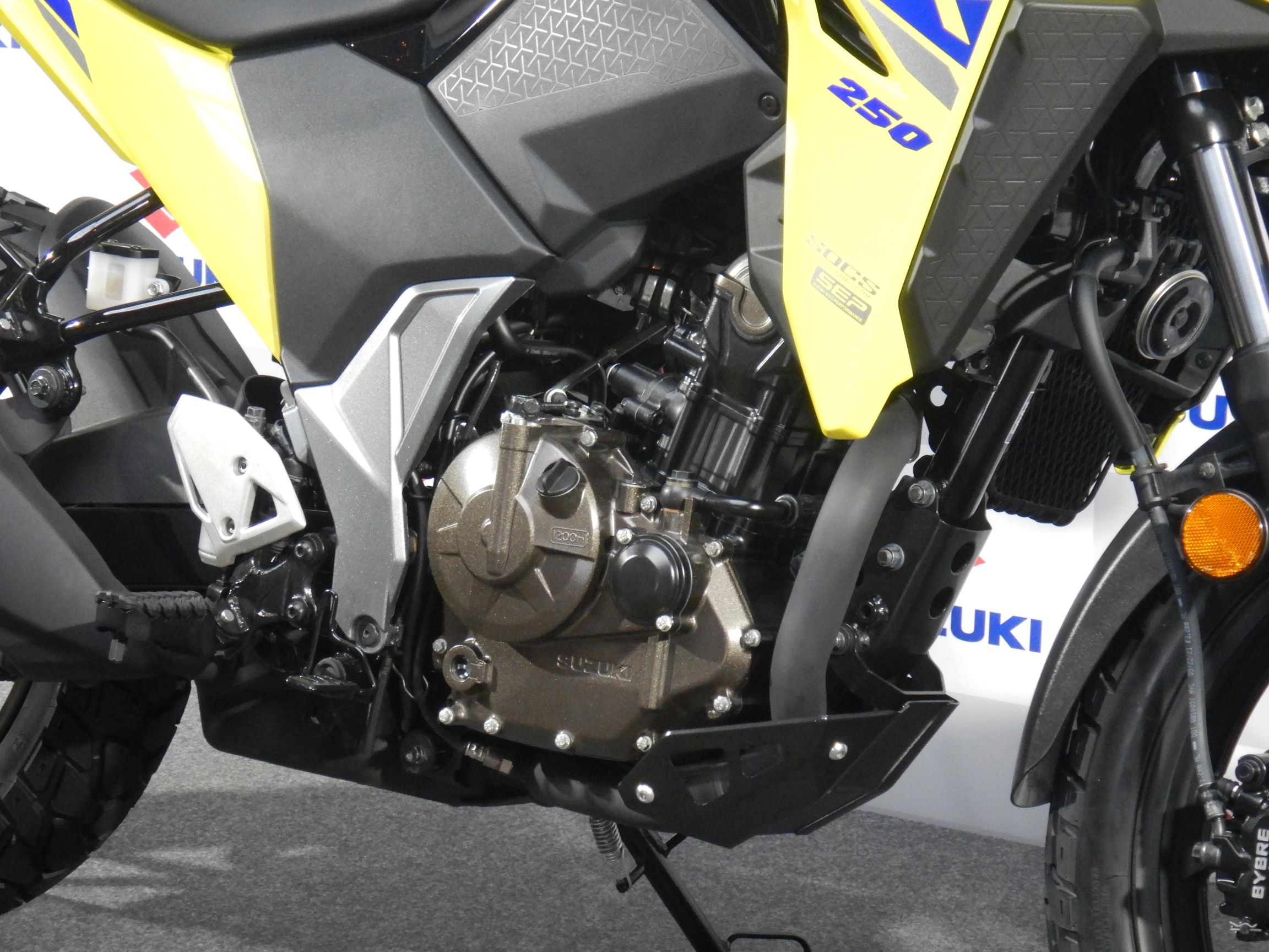 スズキの軽二輪「Vストローム250SX」（筆者撮影）