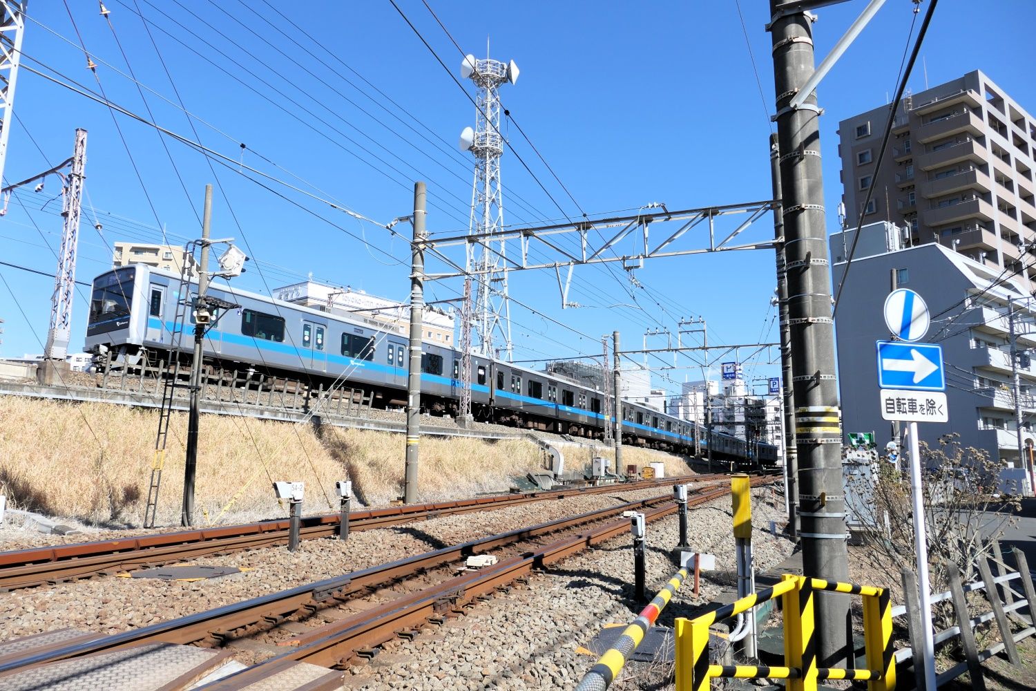 藤沢駅を発車した相模大野方面の電車