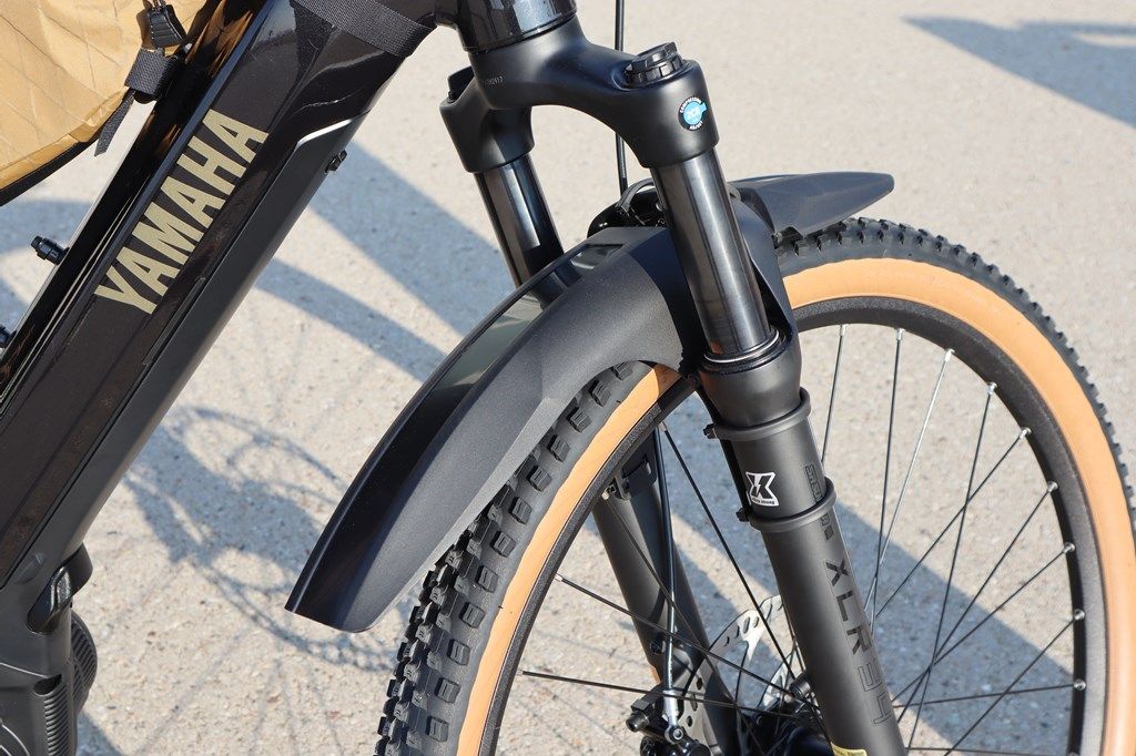 アクセサリー類を装着したヤマハ「クロスコアRV」（写真：筆者撮影）