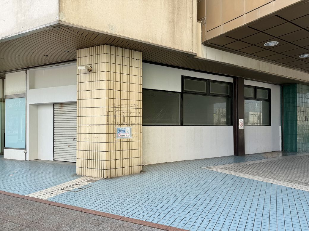 近づくと、やはり空き区画だらけであるとわかる（筆者撮影）