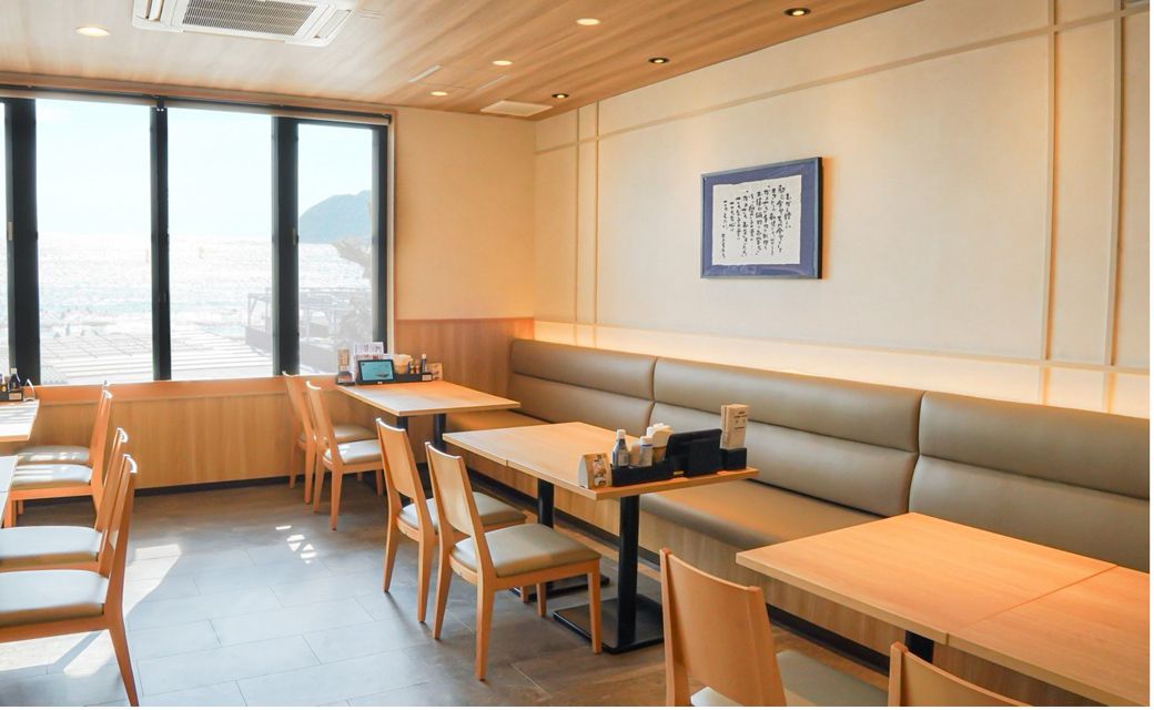 バリアフリーの店内は通路幅も心なしか広い（写真：大戸屋）