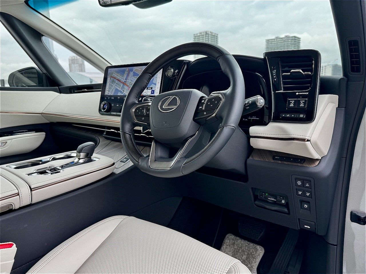 2025年8月1日に一部改良版が発売されたレクサス「LM」（筆者撮影）