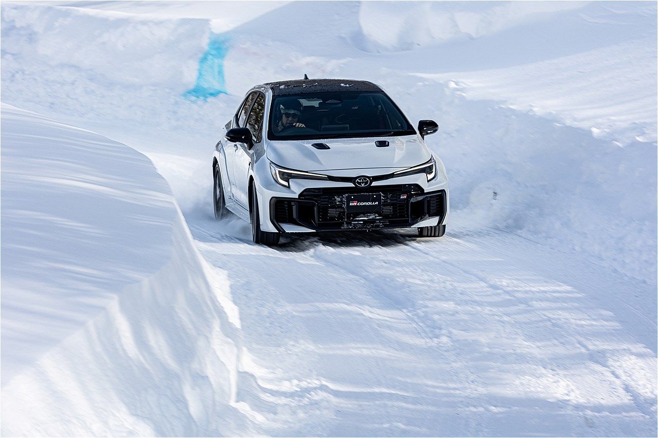 進化型GRカローラの試乗シーン（写真：三木宏章）