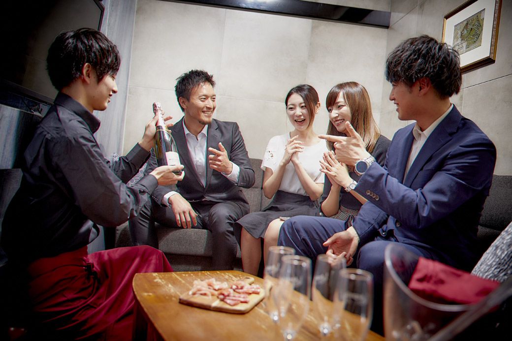 他の『相席屋』の店舗はこんな感じの雰囲気（写真：セクションエイト）