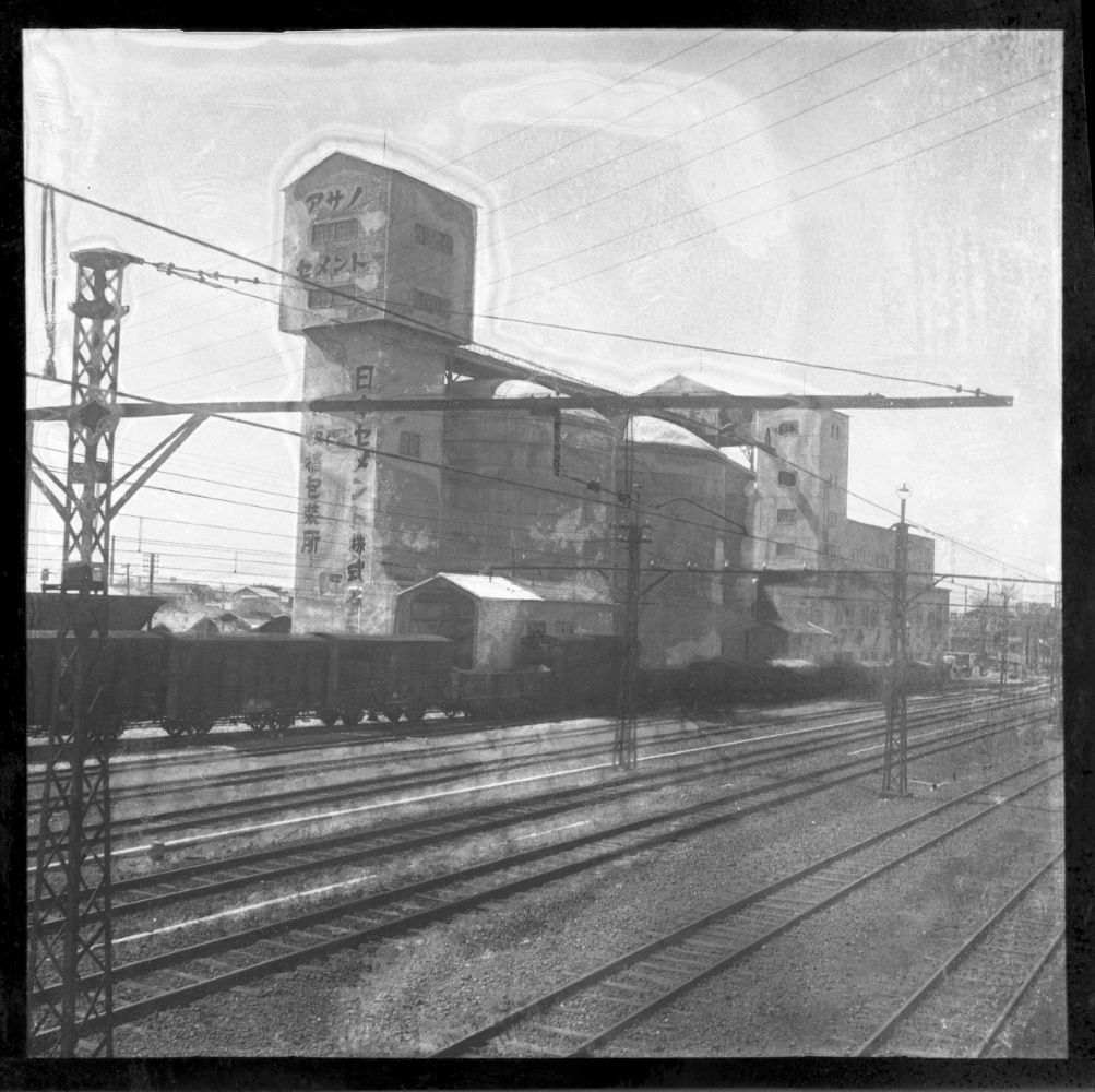 下板橋駅構内の日本セメント包装所＝1956年3月（写真：東武博物館）