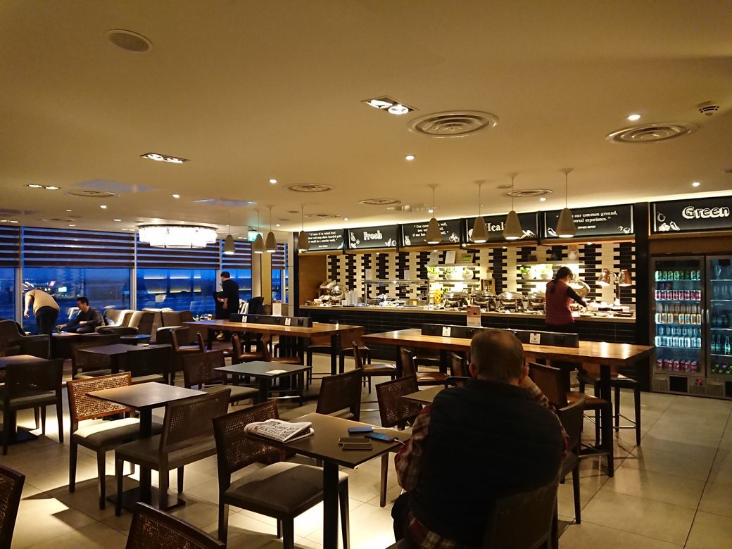 フランスのラウンジ（筆者撮影）