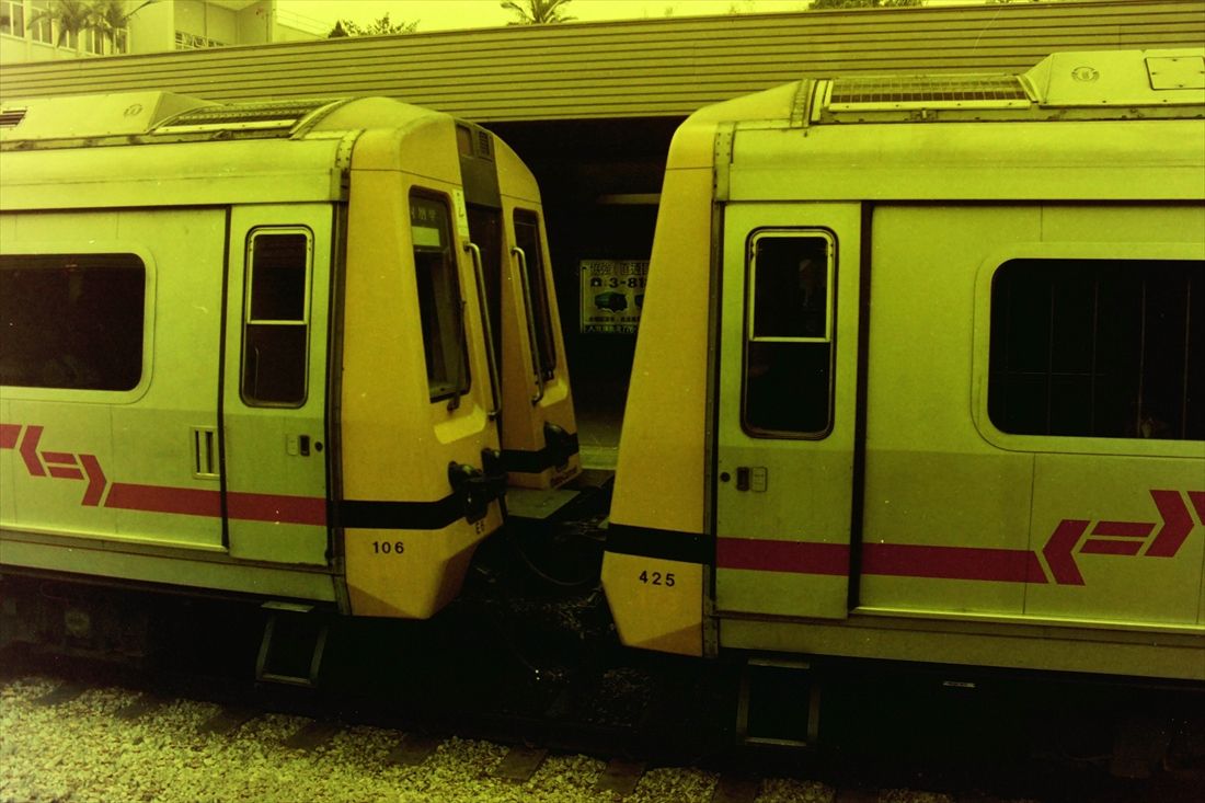 連結運転するKCRの電車。電化直後の姿（筆者撮影）