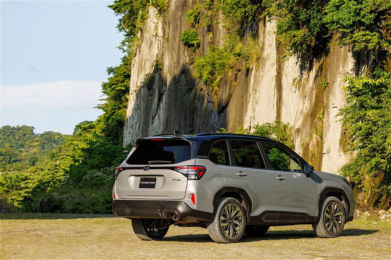 スバル新型「フォレスター Premium EX」（写真：スバル）