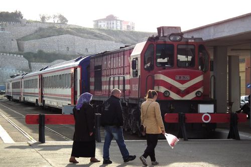 トルコの鉄道はアジア側ではさらにエキゾチック（2013年 筆者撮影）