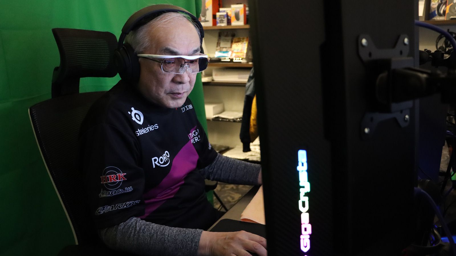 足腰に自信がなくなり、仕事からも離れ、孤独に陥りやすいシニアにとって、eスポーツはうってつけだ（写真：マタギスナイパーズ）