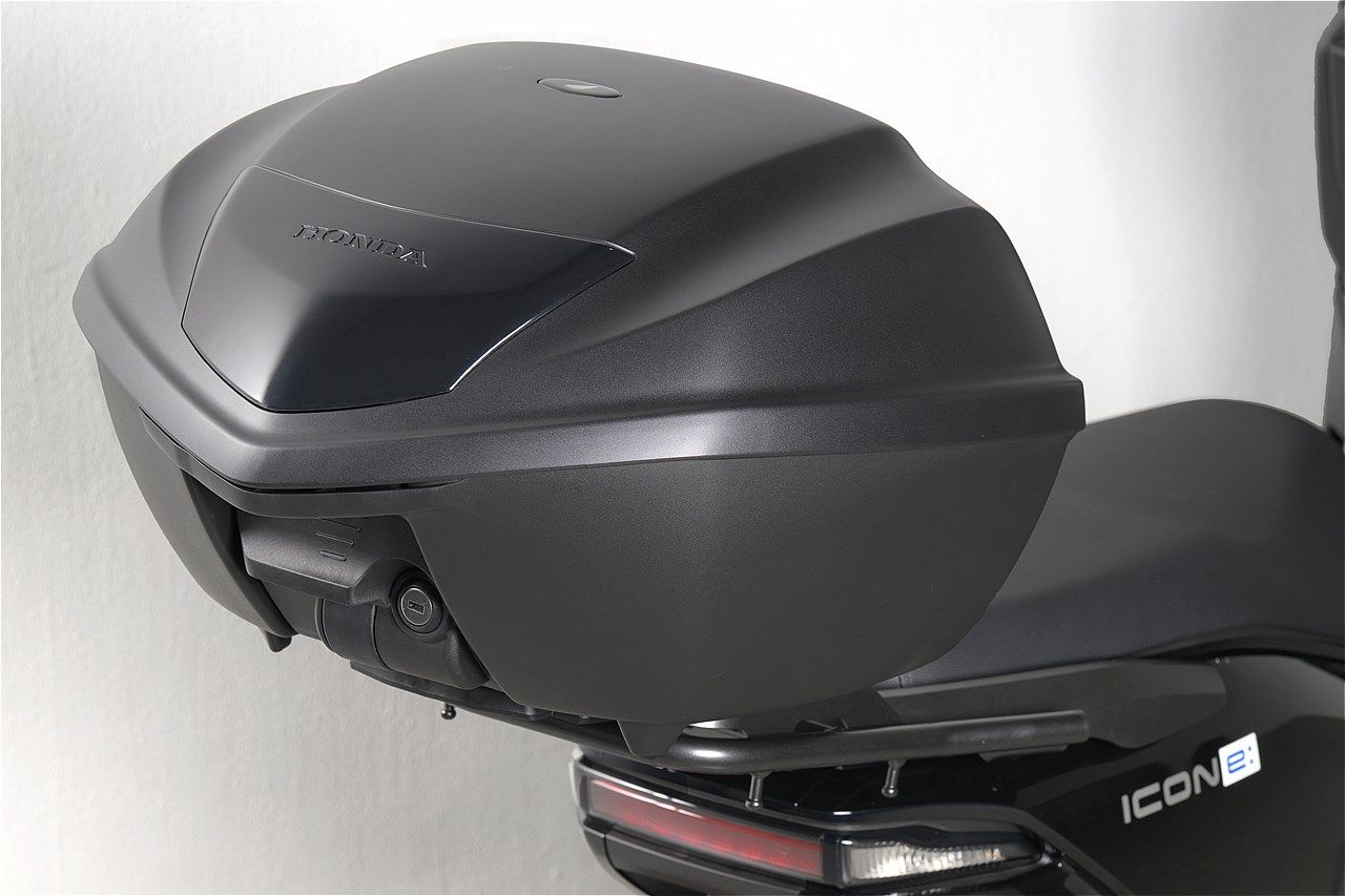 原付一種のホンダ新型電動スクーター｢アイコンe:｣（写真：ホンダモーターサイクルジャパン）