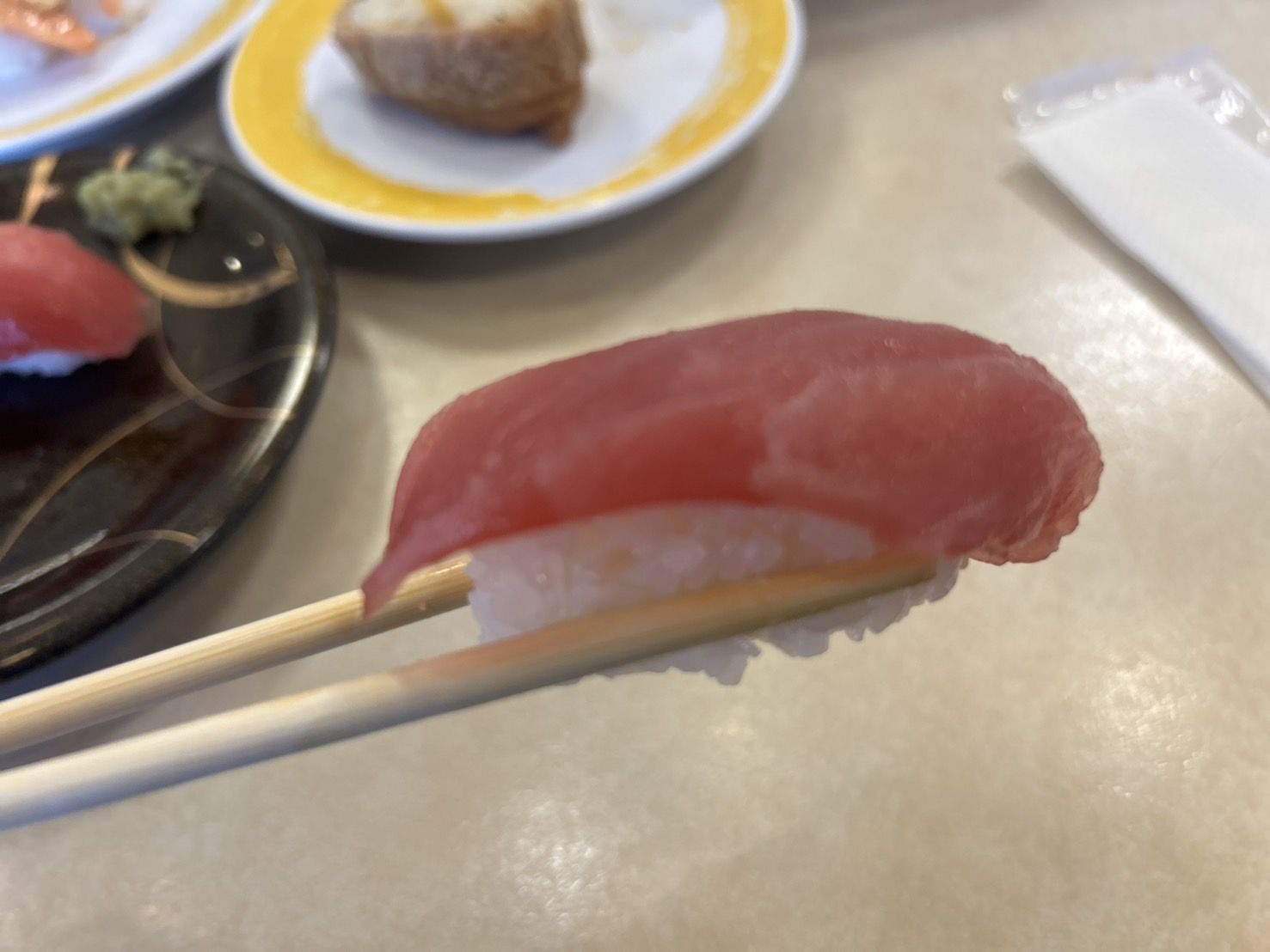 元気寿司の『大切りまぐろ（130円）』（写真：筆者撮影）