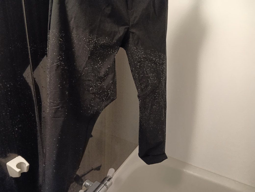 こちらもしっかり水を弾いてくれた（筆者撮影）