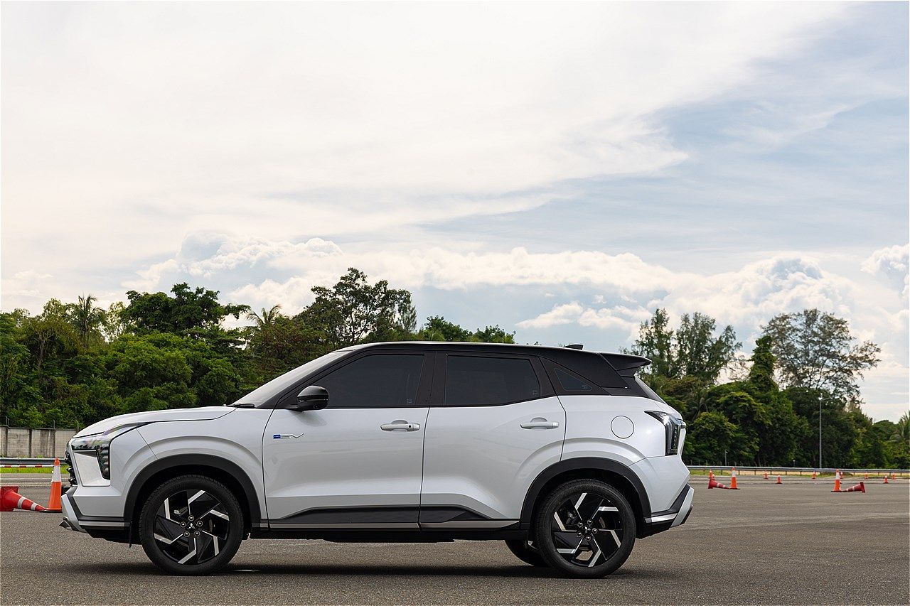 三菱の新型SUV「エクスフォースHEV」（筆者撮影）
