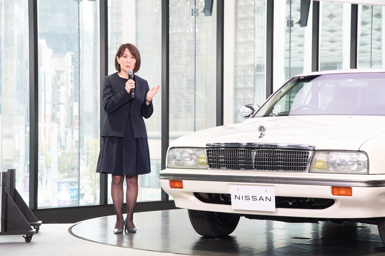 伊藤かずえさんと愛車の写真など（写真：日産自動車）