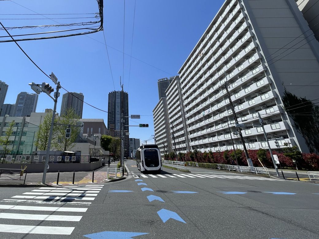 辰巳地区の団地。遠くのタワマンが見える（筆者撮影）