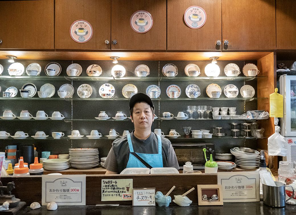 神戸で3店舗を展開する喫茶店経営者・山﨑俊一さん。老舗の継承や博物館構想など、一見大胆に見える挑戦の背景には、喫茶店を未来へ残すための経営哲学があった(筆者撮影)
