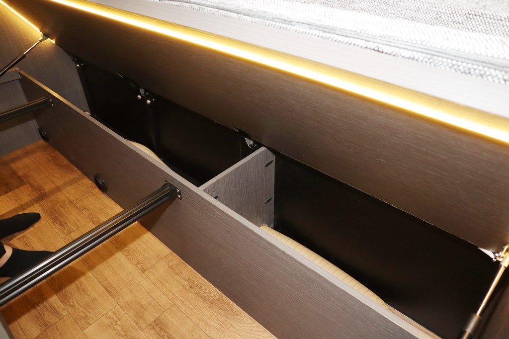 ダイレクトカーズの新作キャンピングカー「DN-75」（写真：筆者撮影）