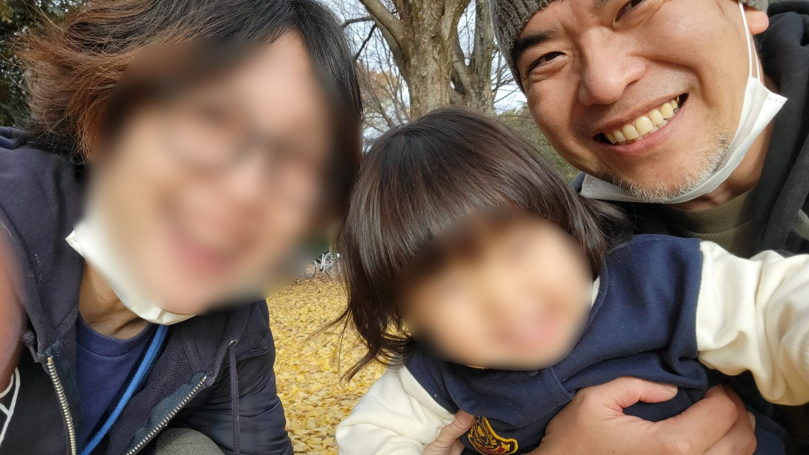 50歳のときに娘を授かった物流ジャーナリストの坂田さん（右）。子どもが生まれたことで、仕事に対する考え方に変化はあったのだろうか？（写真：坂田さん）