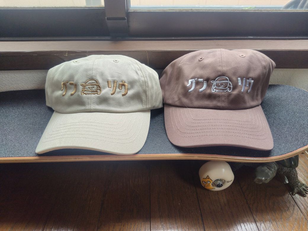 軍曹くんグッズ。義両親はこれをかぶってゲートボールをしに出かける（写真提供：あめちさん）