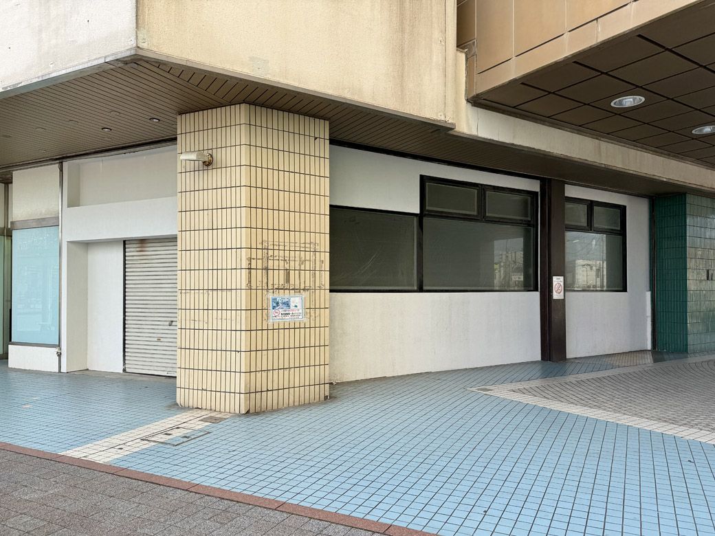 近づくと、やはり空き区画だらけであるとわかる（筆者撮影）