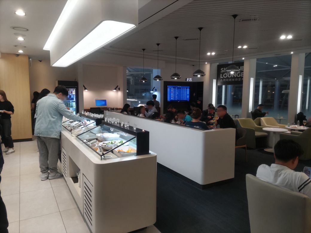 韓国のラウンジ。韓国にもたくさんの素晴らしいラウンジがあるのだが、「どうせ人生で何度も来るだろうし、写真は今度でいいや」と撮影を怠ってきました。ごめんなさい（筆者撮影）