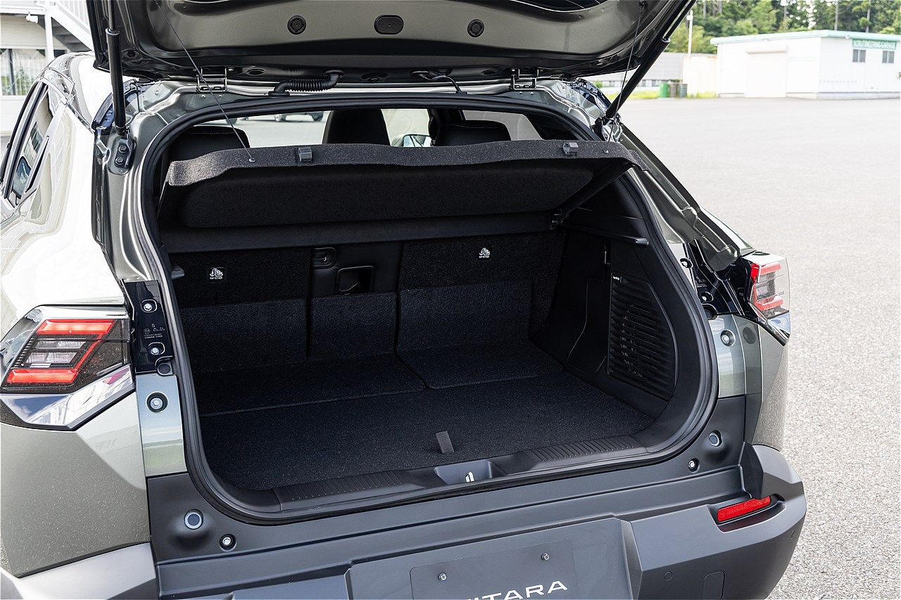 スズキの新型「eビターラ プロトタイプ」（写真：三木 宏章）