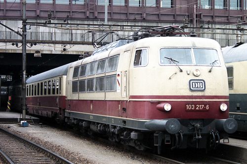 日本でも人気だったドイツの103型電気機関車（1985年 筆者撮影）