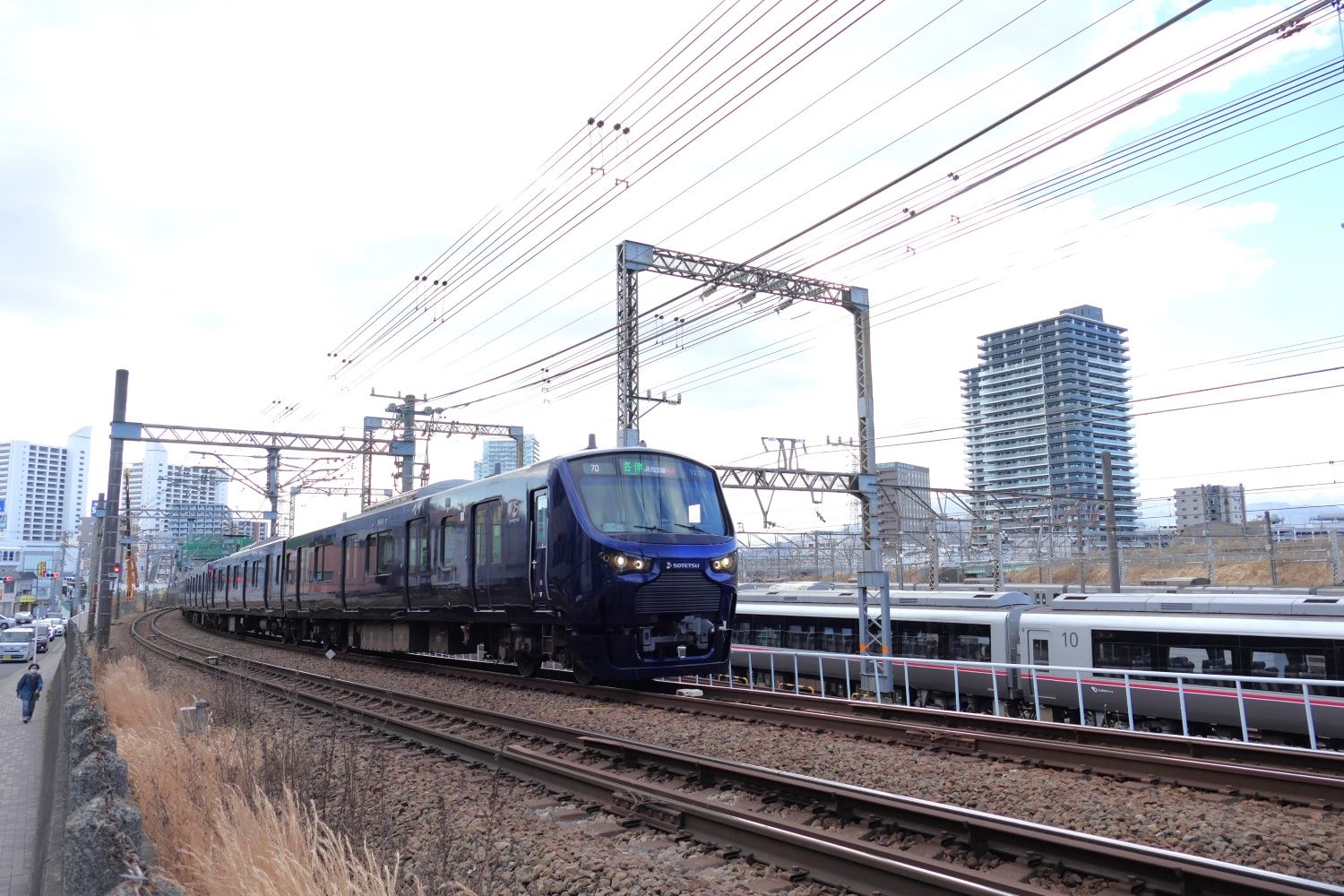 JR直通の電車が走る（記者撮影）