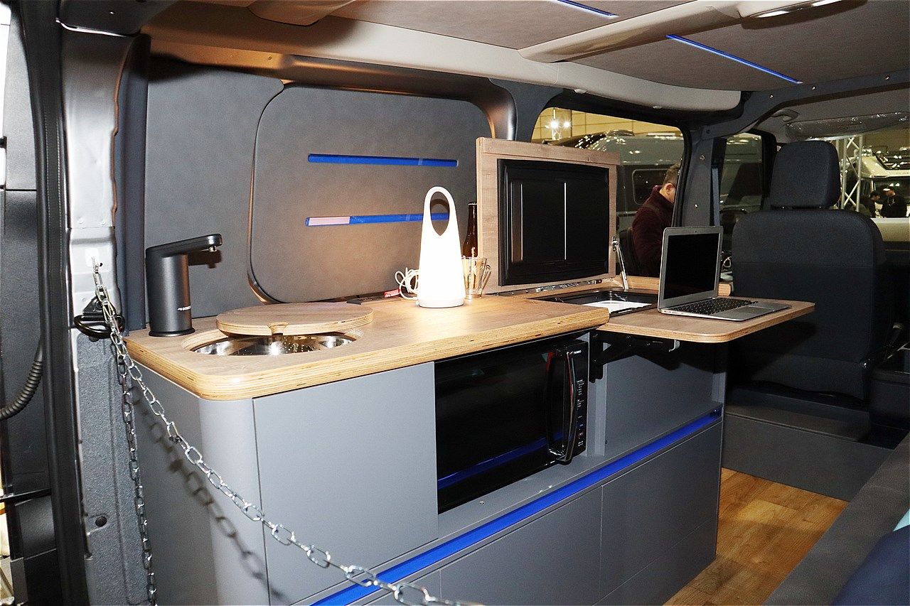 LACホールディングスのBEVキャンピングカー「LAC EVキャンパーC」（写真：筆者撮影）