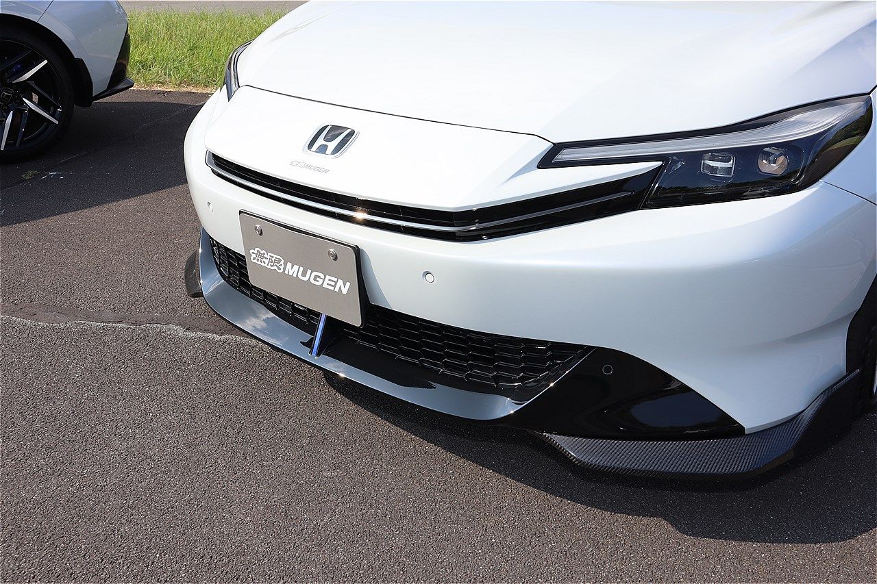 無限のパーツを装着した新型「プレリュード」（筆者撮影）