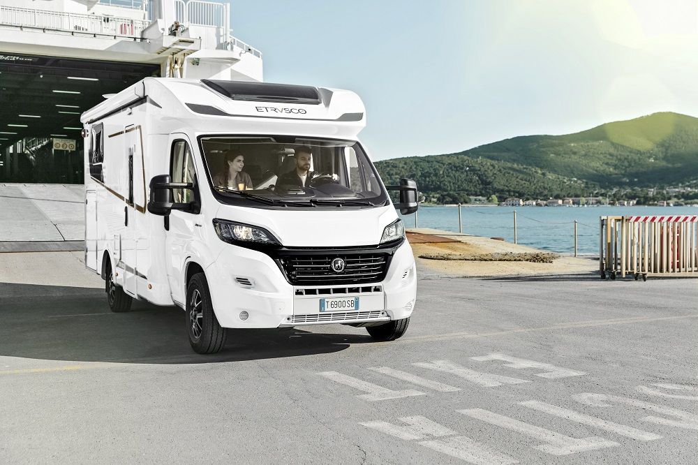 エトルスコのキャンピングカー「T6900SB」（写真：トイファクトリー）