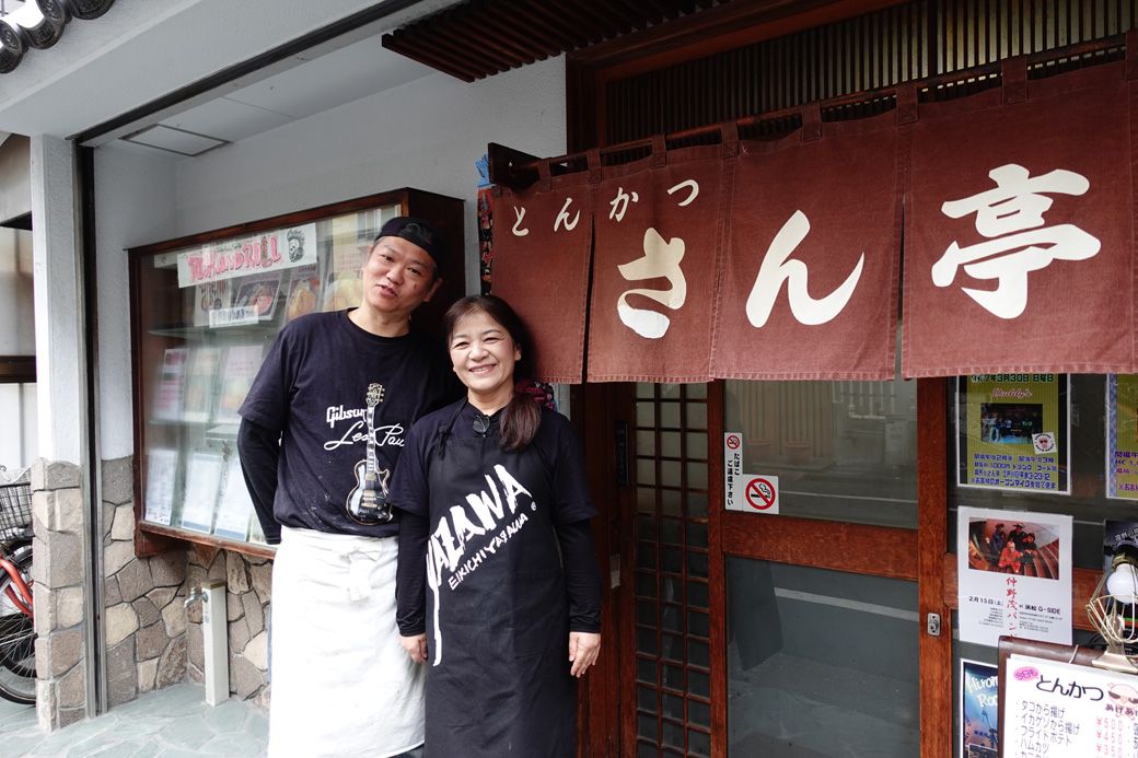 パートナーとツーショットの滝田さん。気になる方はぜひ足を運んでいただきたい（筆者撮影）