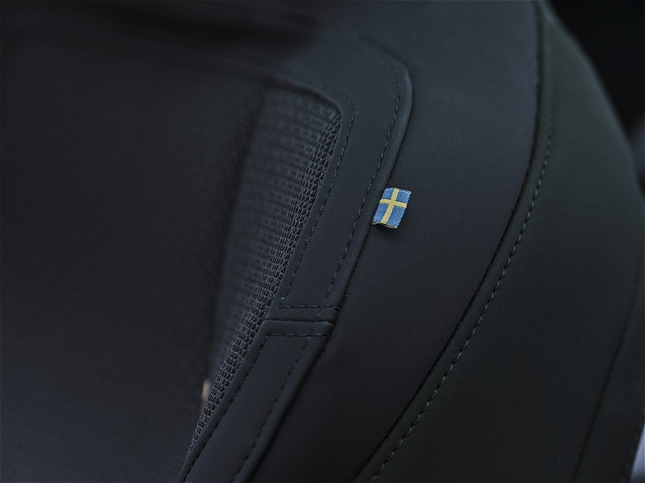 EX60と同時に発表されたボルボ「EX60クロスカントリー」（写真：ボルボ・カー・ジャパン）