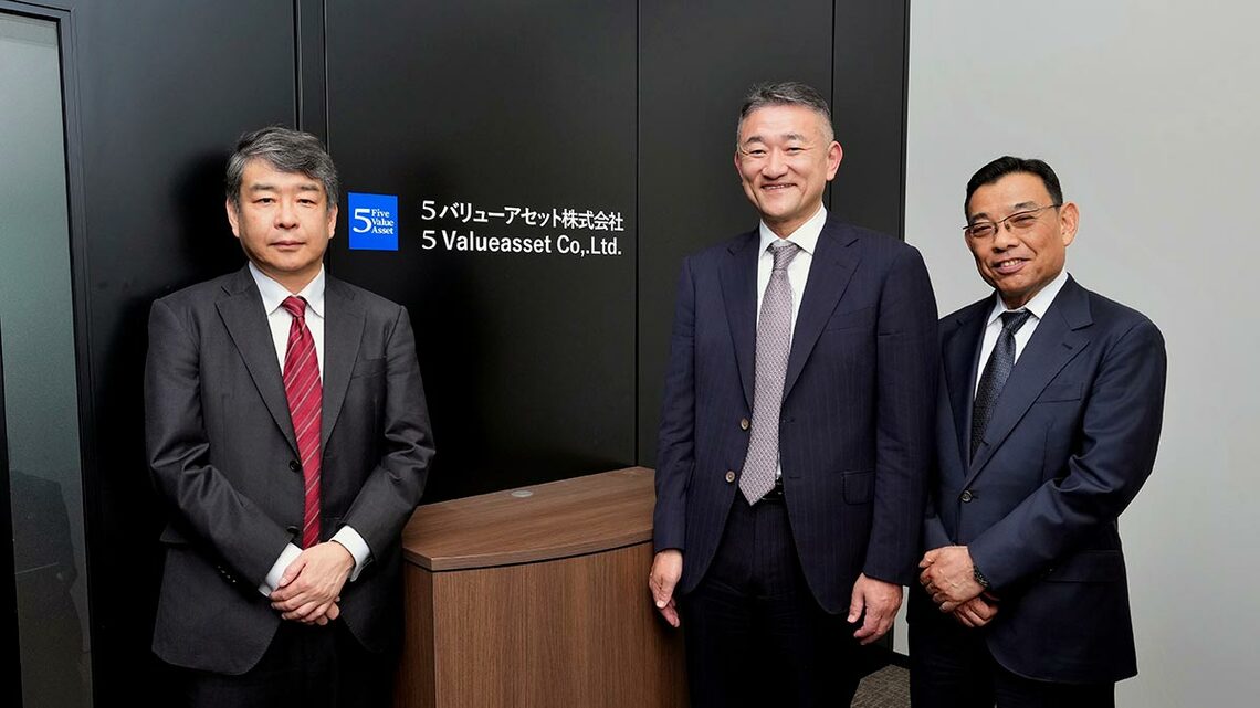 左から副社長 兼 ヘッドオブ東京オフィス 山村 浩之氏 代表取締役 斉藤 彰一氏 チーフマーケティング＆プロダクト・オフィサー 鐘ヶ江 伸氏