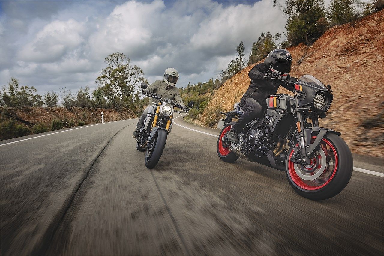 スズキの新型「GSX-8T/GSX-8TT」（写真：スズキ）