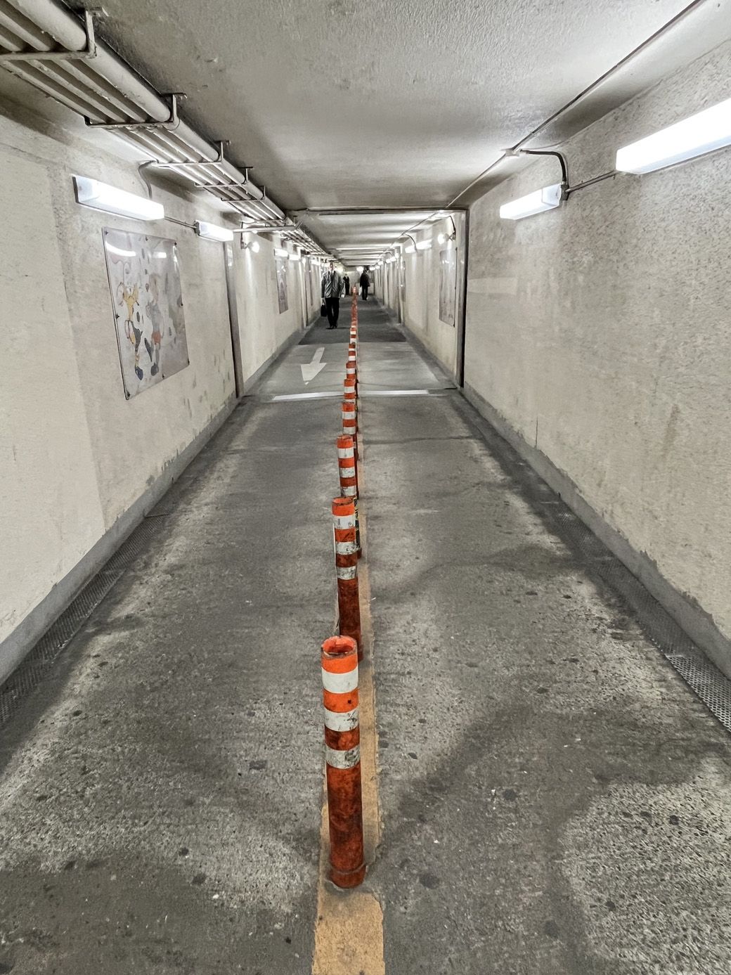 与野駅の東西をつなぐ大原地下道。雰囲気たっぷり（筆者撮影）