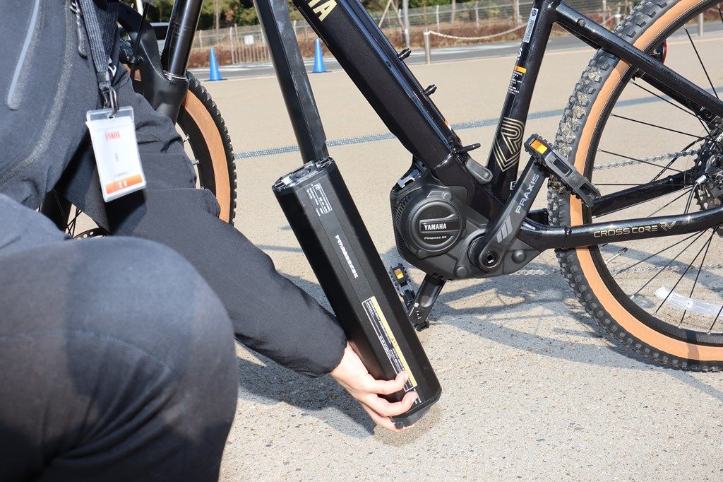 ヤマハの新型スポーツ電動アシスト自転車「クロスコアRV」（写真：筆者撮影）