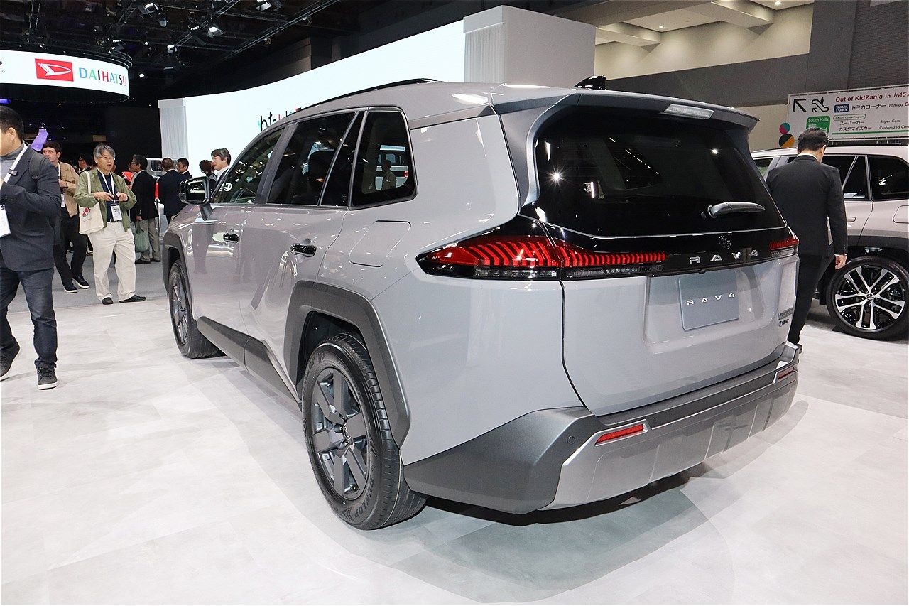 ジャパンモビリティショー2025に展示されたトヨタの新型「RAV4アドベンチャー」（筆者撮影）