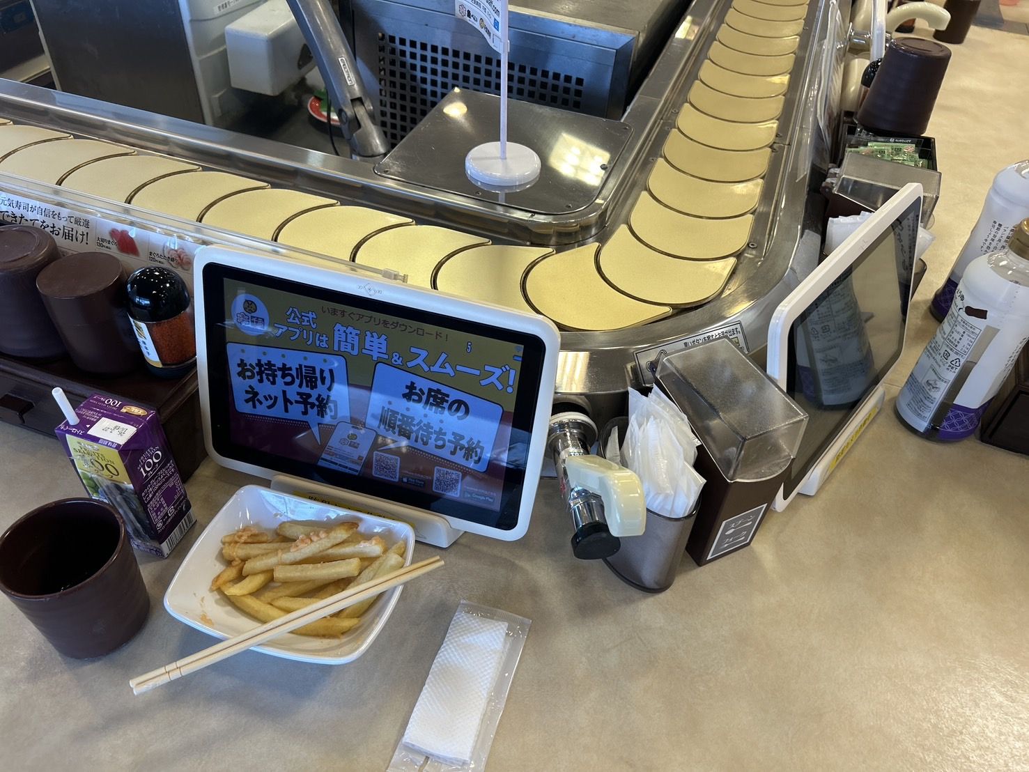 『元気寿司 青柳店』の回転レーン(写真:筆者撮影)