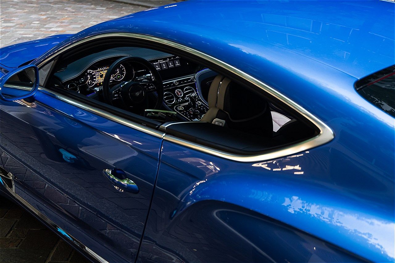 ベントレーの3代目「コンチネンタルGT」（写真：三木 宏章）