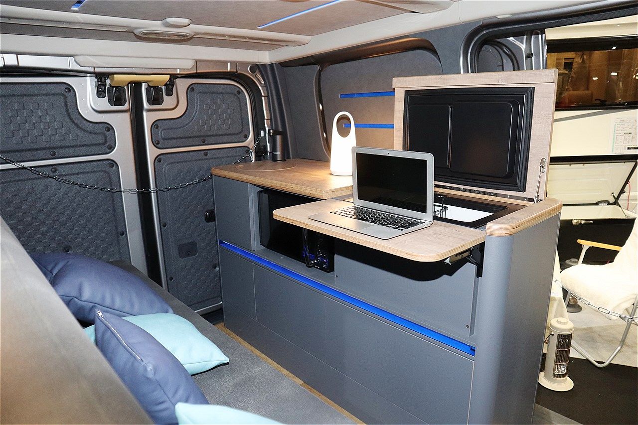 LACホールディングスのBEVキャンピングカー「LAC EVキャンパーC」（写真：筆者撮影）