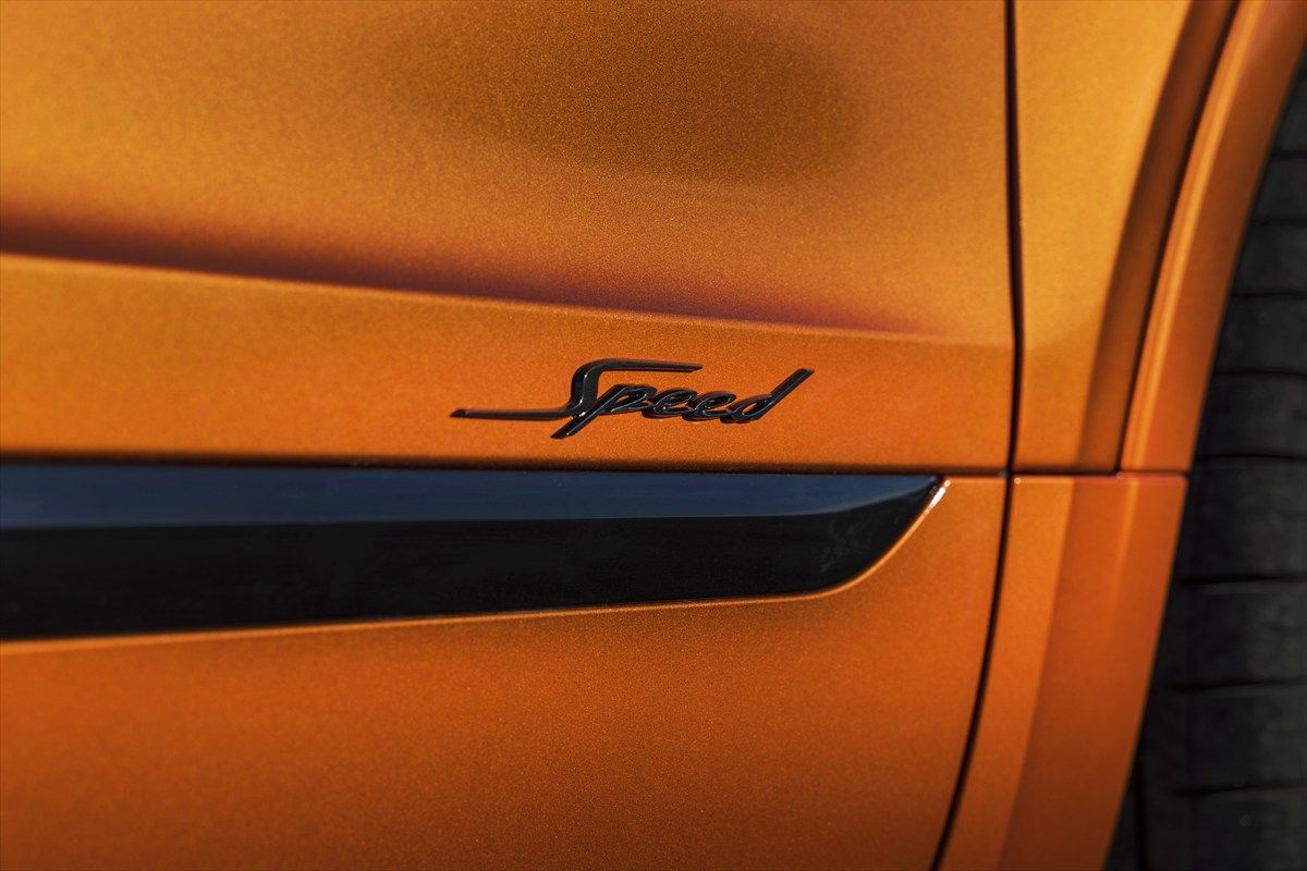 ベントレー ベンテイガ・スピード（写真：Bentley Motors）