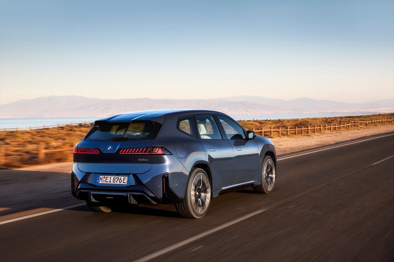 BMW iX3（写真：BMW AG）