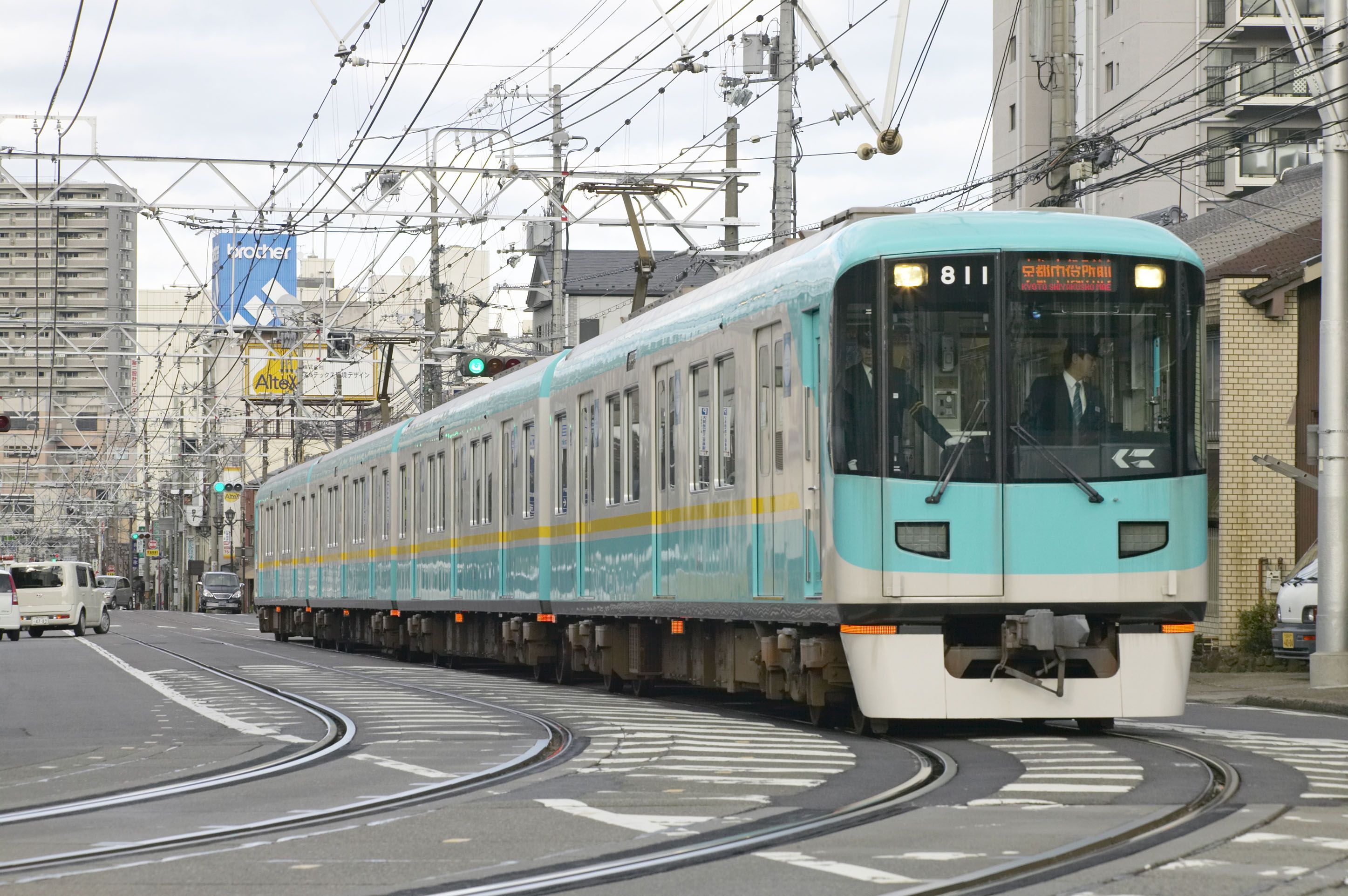 旧塗装時代の800系。2008年に京都市営地下鉄東西線が太秦天神川駅へ延伸するまで京都側は「京都市役所前」が終点だった(写真:京阪電気鉄道)